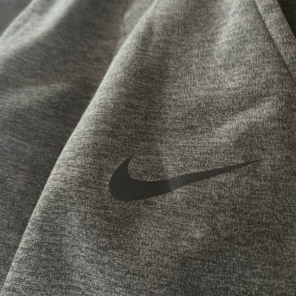 Men’s Nike DriFit sweatpants - Picture 5 of 5